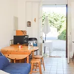 1 Bedroom Cozy In Apartment *