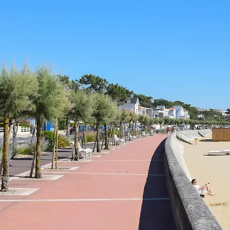 1 Bedroom Front In Royan